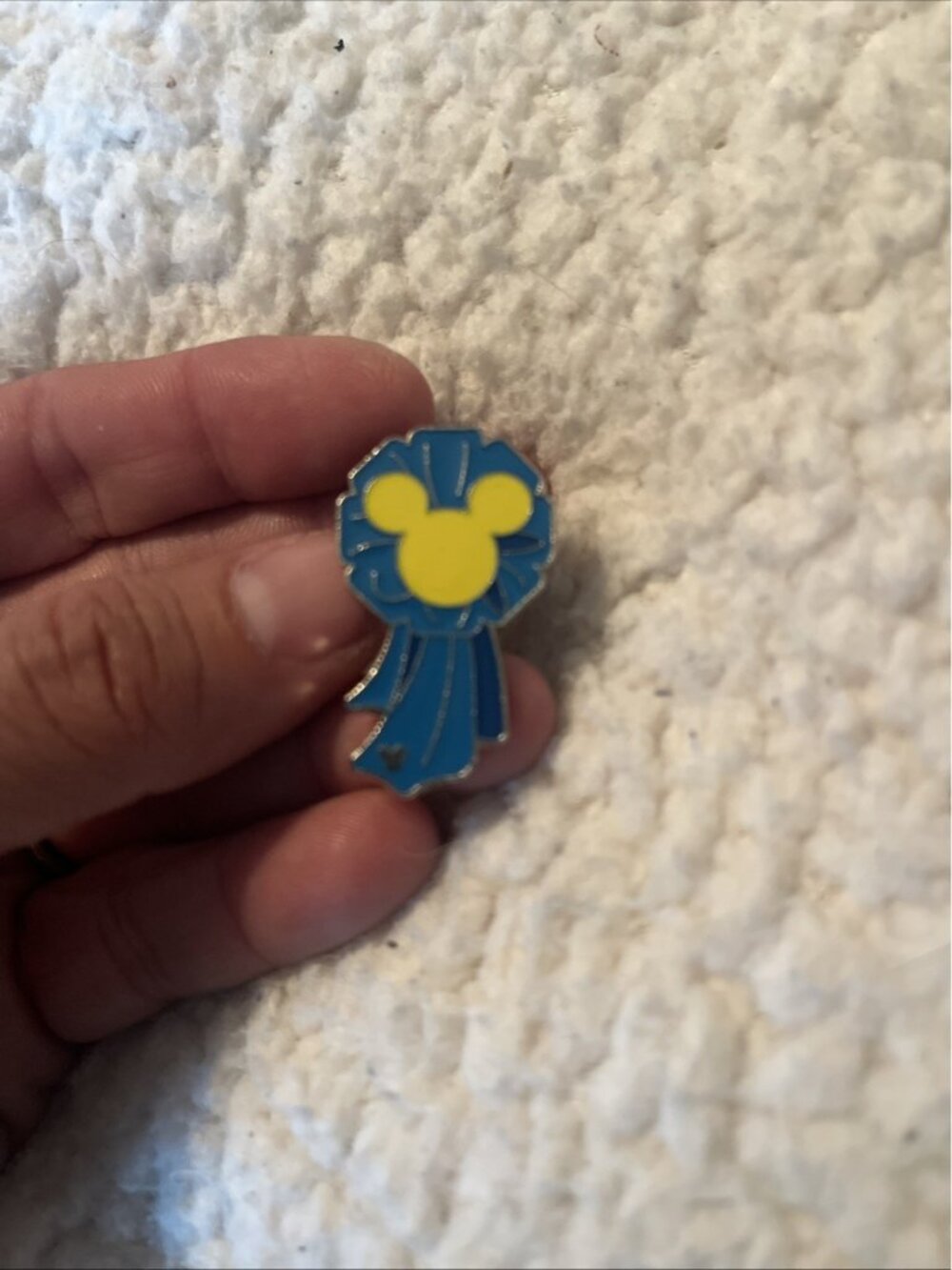 DISNEY PIN TRADING HIDDEN MICKEY BLUE RIBBON COMPLETER PIN Walt Disney World